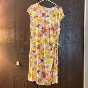 Greige sleeveless white midi dress with floral print. Size XL. NWT